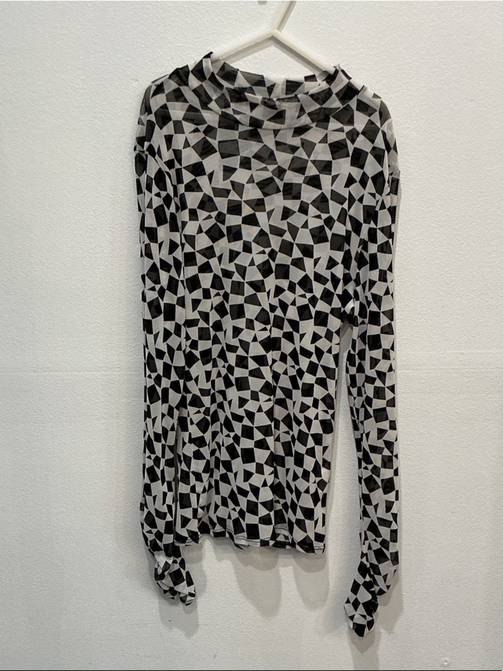 Lily Star Black & White Geometric Long-Sleeve Top